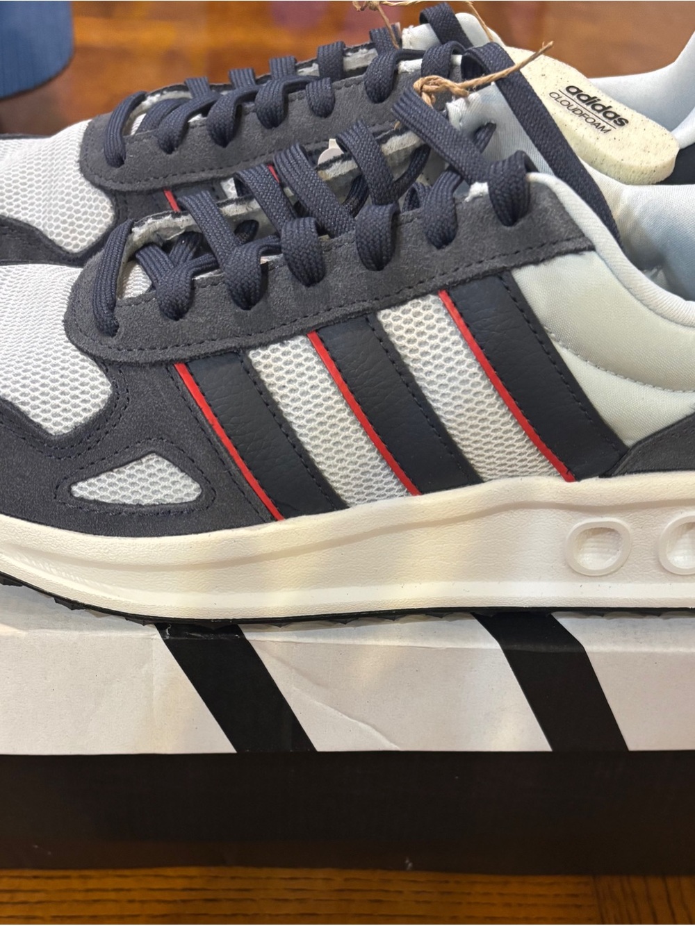 adidas Men’s Run 84 NWT! Size 8.5 - Picture 2 of 4